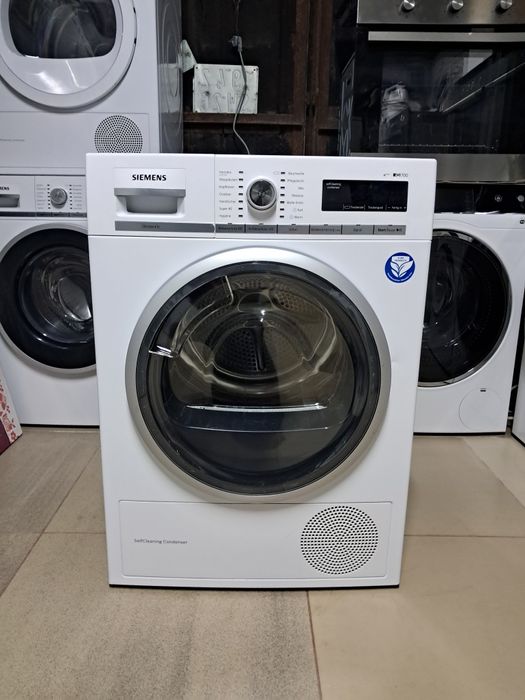 Siemens iQ700 — це високоефективна сушильна на 9 кг з технологією теплового насоса , яка забезпечує дбайливе сушіння з мінімальним енергоспоживанням