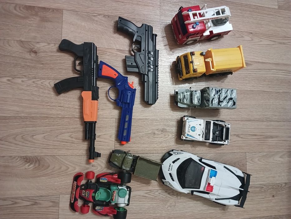 Іграшки машини.Іграшки пакетом набором