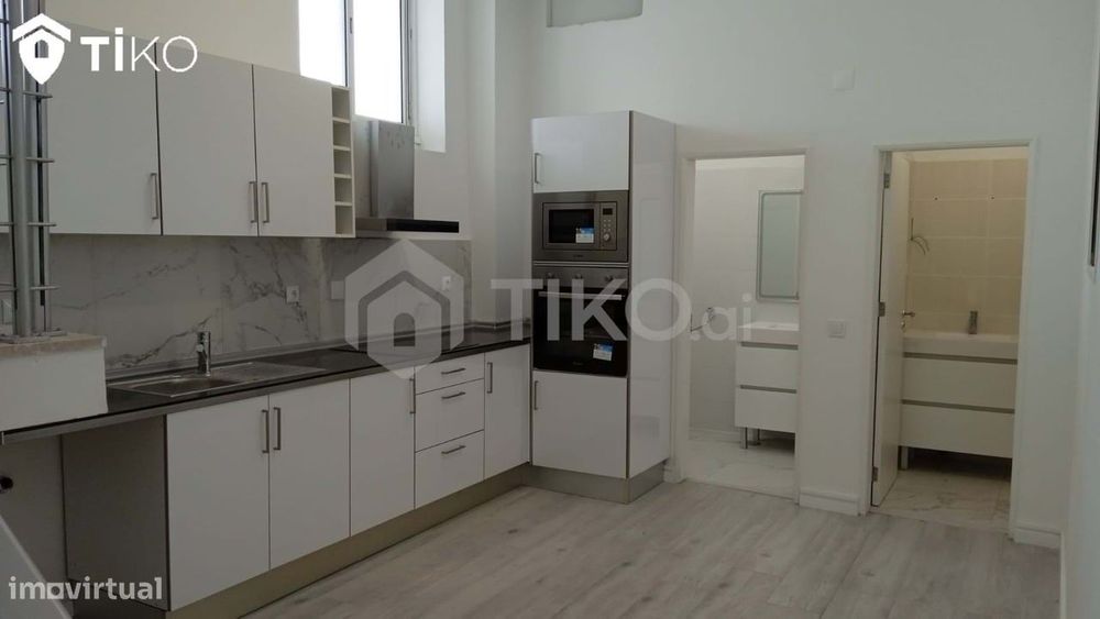 Loja transformada em habitação T4 - rendimento