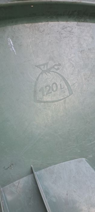 Kosz na śmieci 120 l curver