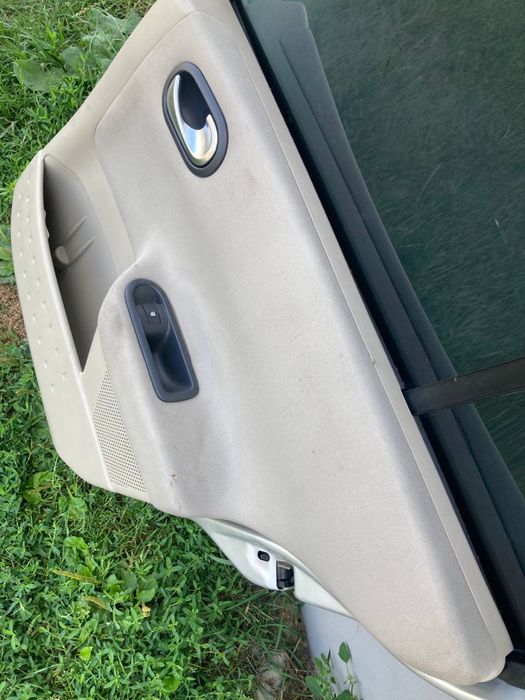 Дверка рено меган 2 задні хечбек