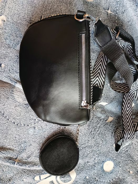 Okazja !!! Saszetka , nerka z cyrkoniami. Czarna.