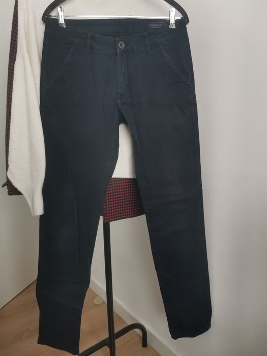 Granatowe męskie spodnie chino Cross Jeans