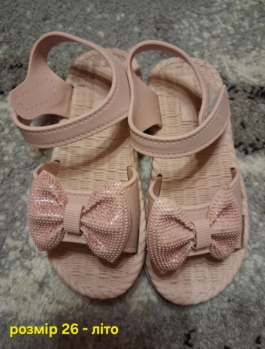 Взуття для дівчинки
