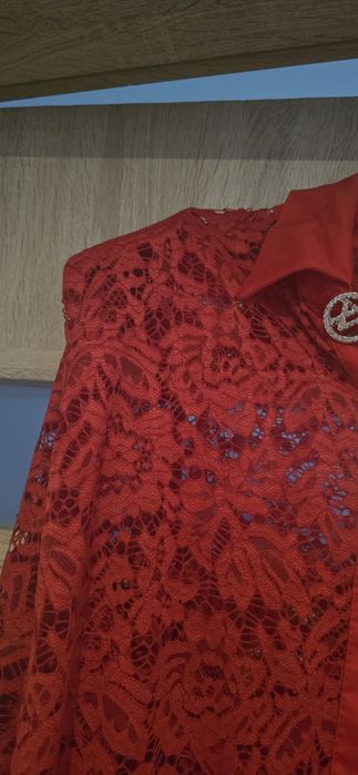 Czerwona koszula koronka