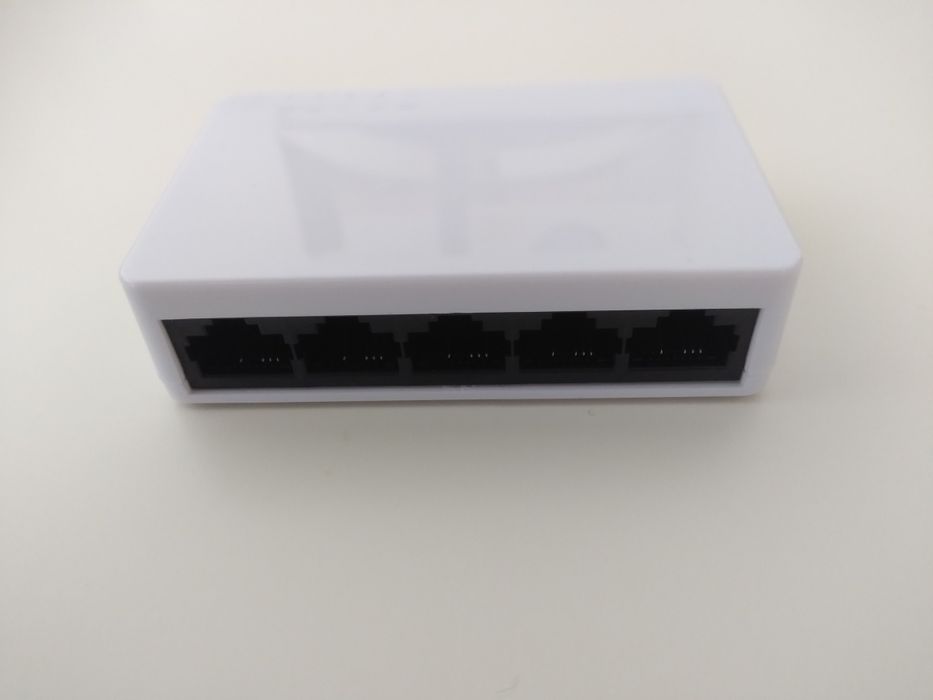 Mini Switch with 5 RJ45 Ports, 10/100 Mbps64550903474305121