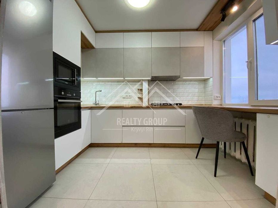 Продаж сучасної 3к на Космонавтів (біля 91 гімназії)