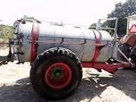 contentores de água de 3000l a funcionar 
 .