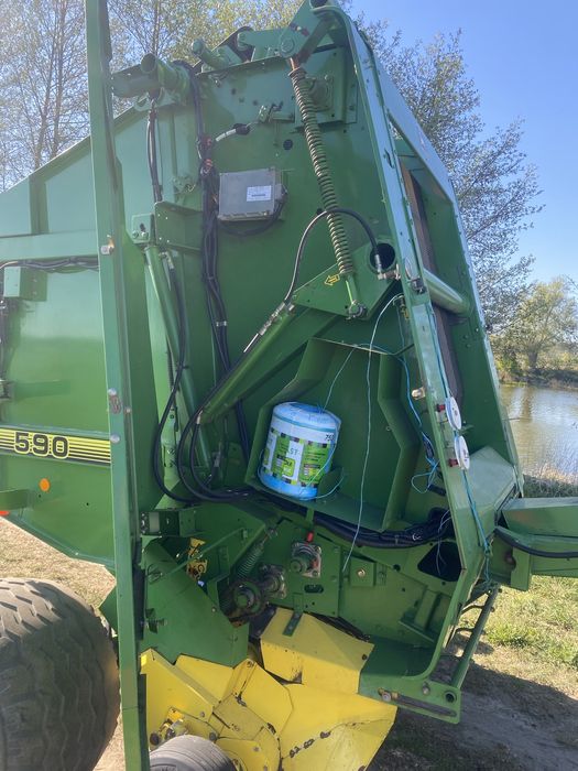 Prasa Rolująca JOHN DEERE 590 - Sznurek . Sprowadzona