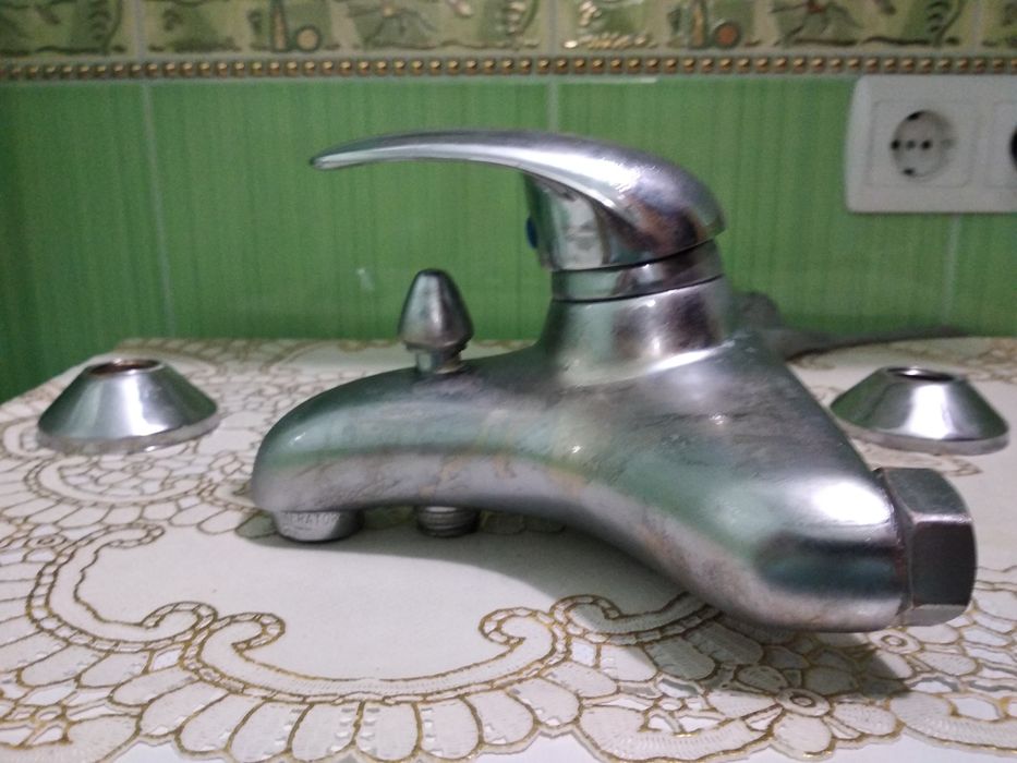 Продам итальянский смеситель для ванной