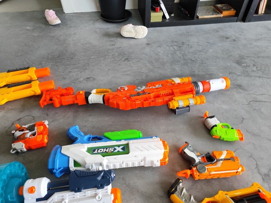 Várias Pistolas Nerf