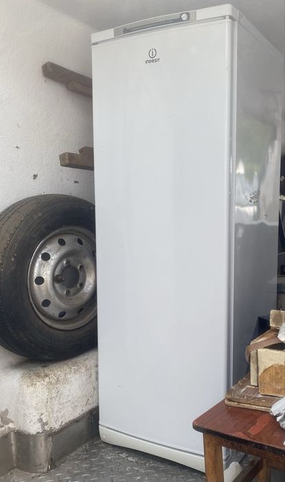 Морозильна камера Indesit