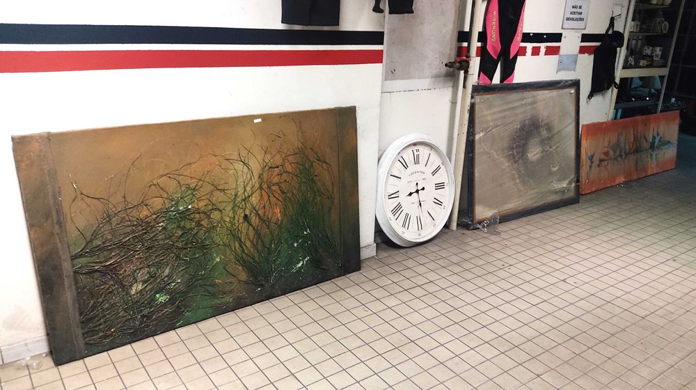 Vários candeeiros e Quadros grandes