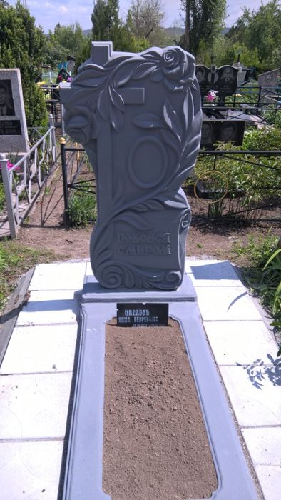 Бетонные памятники высокого качества.  Доставка, установка.