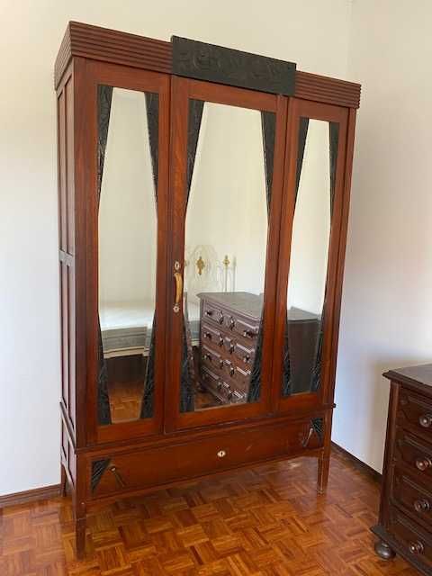 Roupeiro antigo, uma peça decorativa maravilhosa