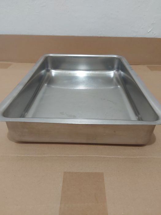 Tabuleiro inoxidável. Comprimento 38cm. Largura 26cm