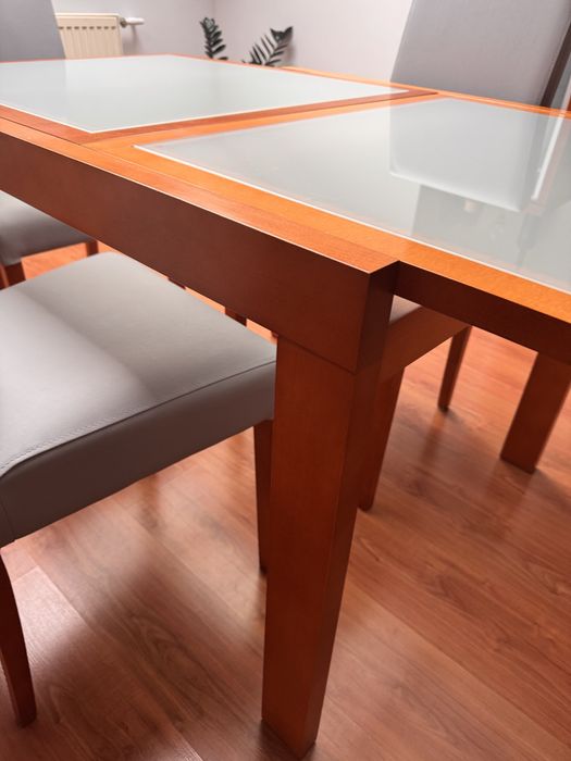 Stół  rozkładany drewniany ze szklanym blatem