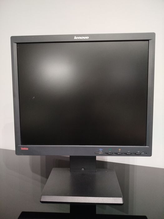 Monitor LCD  do komputera Lenovo model: L1117Pc