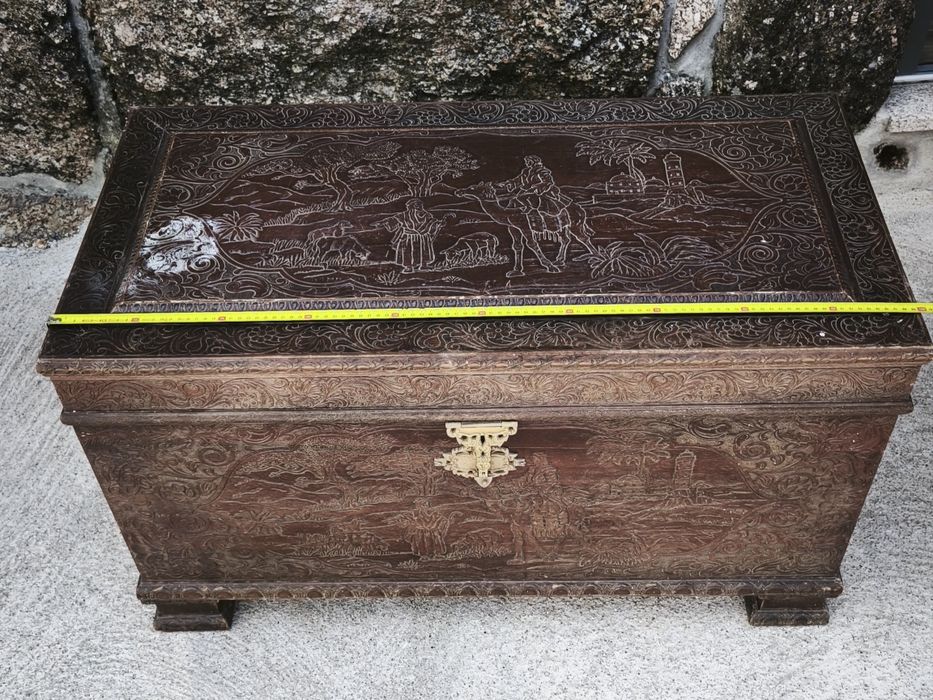 Arca de madeira antiga