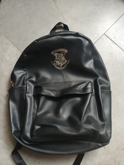 Czarny plecak z ekoskóry Sinsay Hogwarts Harry Potter