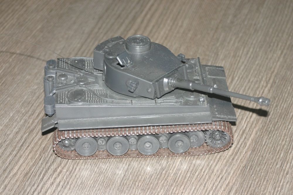 р/у танк Tiger - 1 без джойстика 1/35