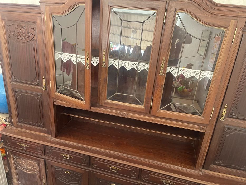 Conjunto de móveis de sala em bom estado +mesa com  7 cadeiras
