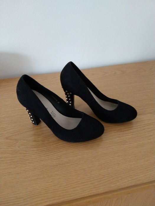 Buty czarne rozmiar 38. T. Taccardi