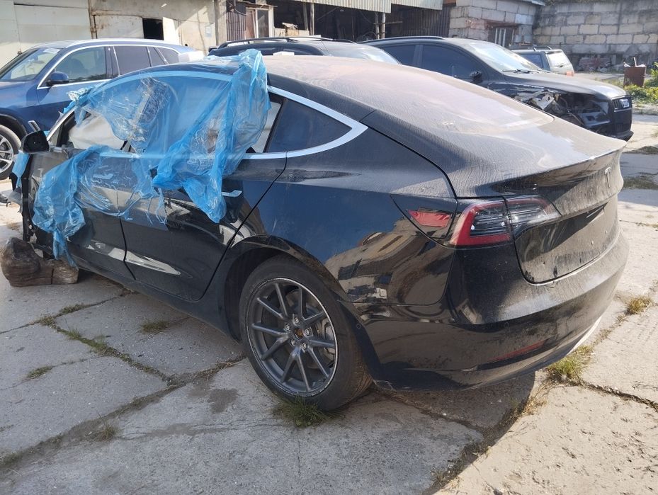 Разборка Tesla model 3