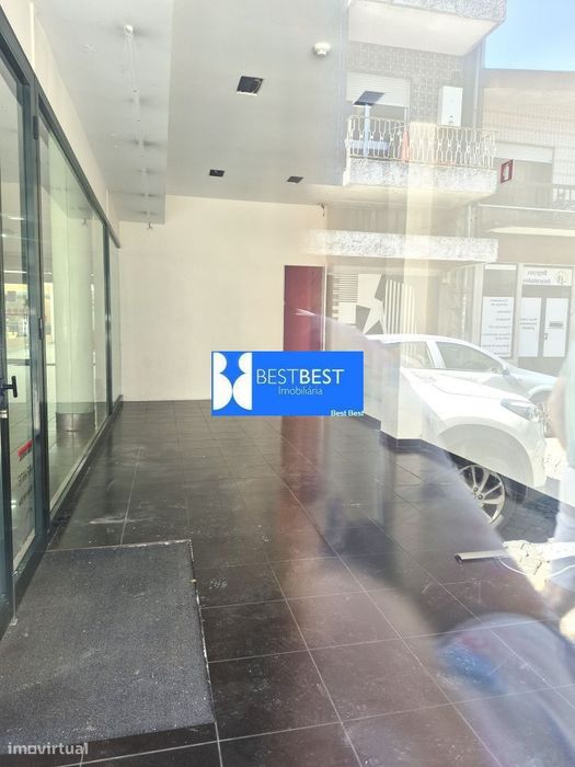 Loja  40 M2, Arrendamento No Centro Da Trofa