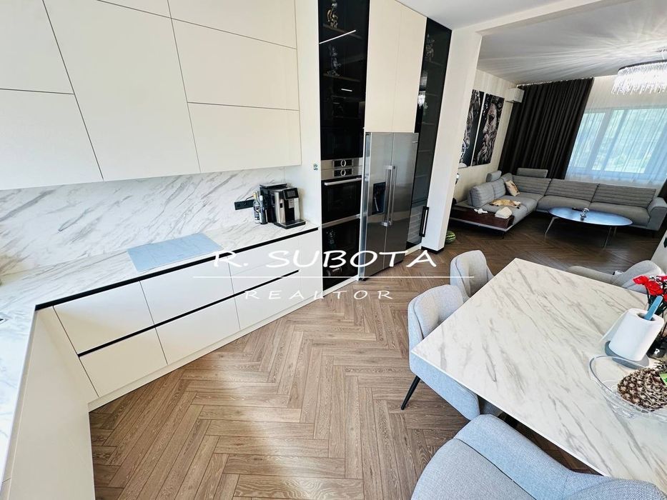 Продается дом в Обуховке 200м2 со своим берегом Кировской