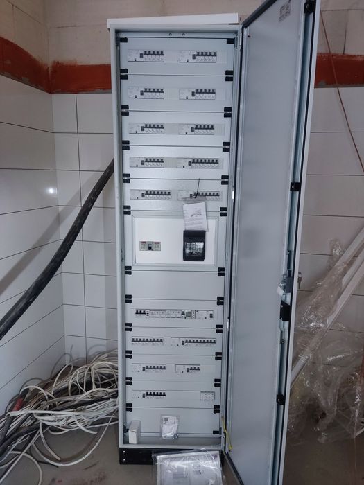 Elektryk Usługi elektryczne instalacje elektryczne pomiary