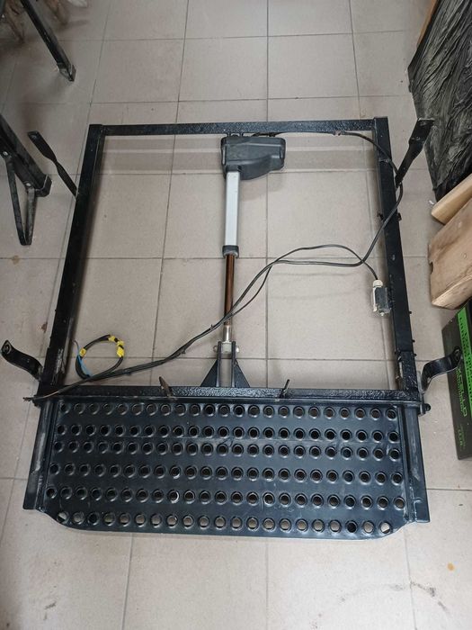 Stopień elektryczny wysuwany  90 cm.