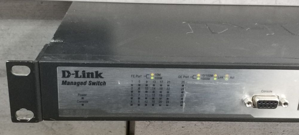 Коммутатор D-Link DES-3028