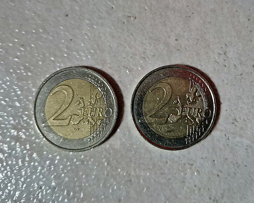 Moedas de 2€ - mapa antigo (pré-2007) e mapa atual - coleção euro
“