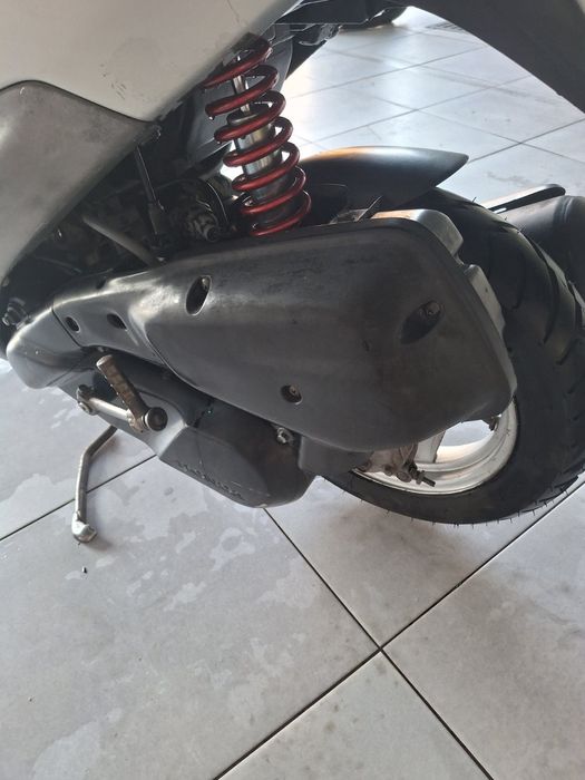 Хонда діо 35 в хорошем состоянии . Заводится со стартера и лапки.