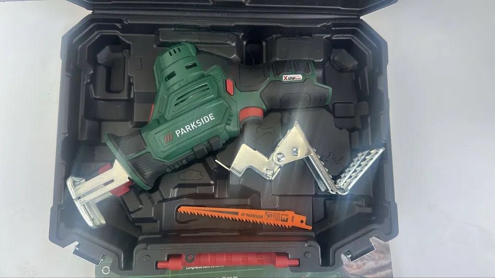 Товар  с Германии акумуляторна  сабельна пила parkside pssap-20 b2