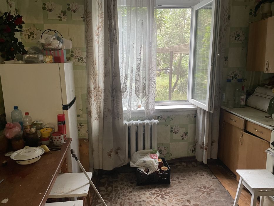 комната центр улица Харитонова 15 в трёхкомнатной квартире проживание с бабушкой  сдаётся одна комната