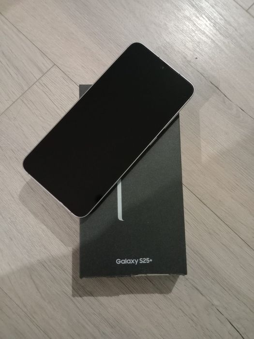 Samsung Galaxy s25+ plus