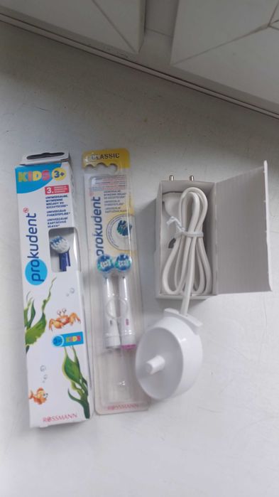 Ładowarka do szczoteczki elektronicznej + 3 wkłady