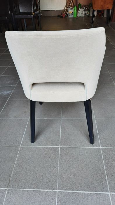 Fotel-kubełek tapicerowany z materiału-ivory