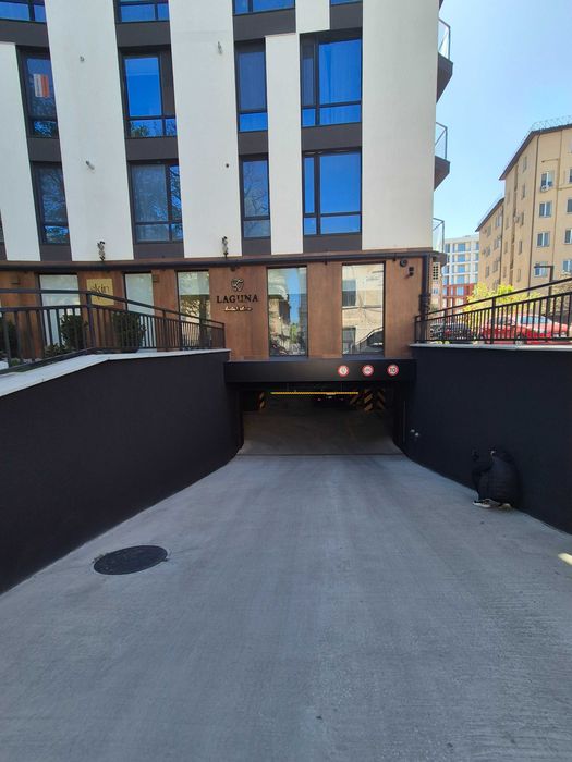 Паркомісце для вашого авто в ЦЕНТРІ . ЖК Авторський.