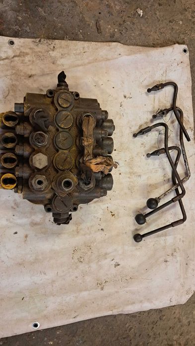 Rozdzielacz hydrauliczny 4 sekcje