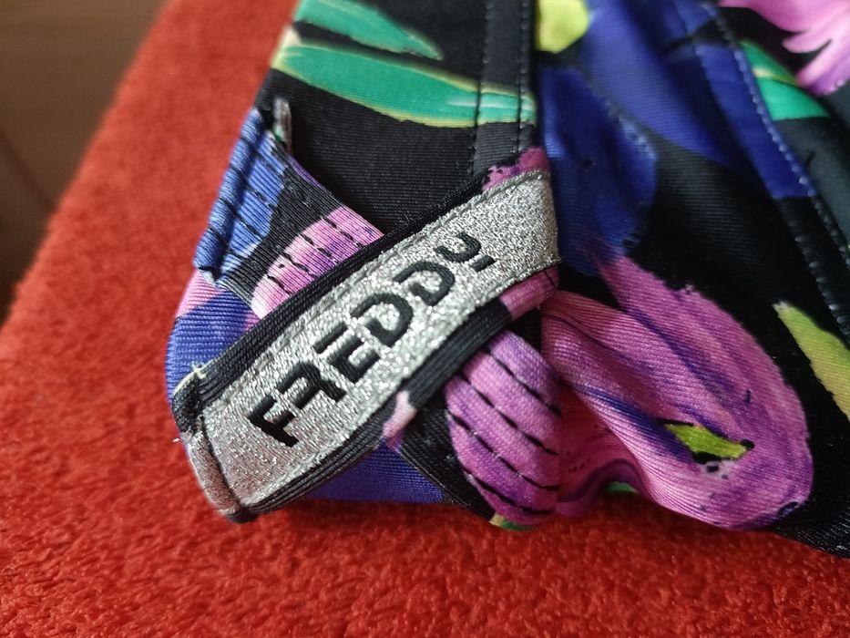 Kwiatowe Freddy - nowe - śliski materiał - roz. M.