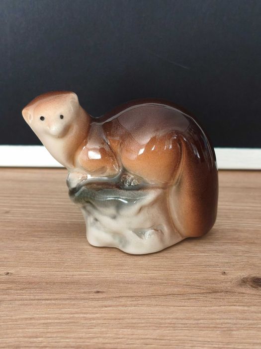 Figurka łasiczka łasica porcelanowa sygnowana