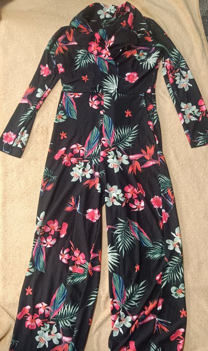 Яскравий комбінізон