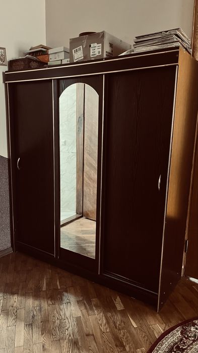 Шафа в спальню трьохдверна