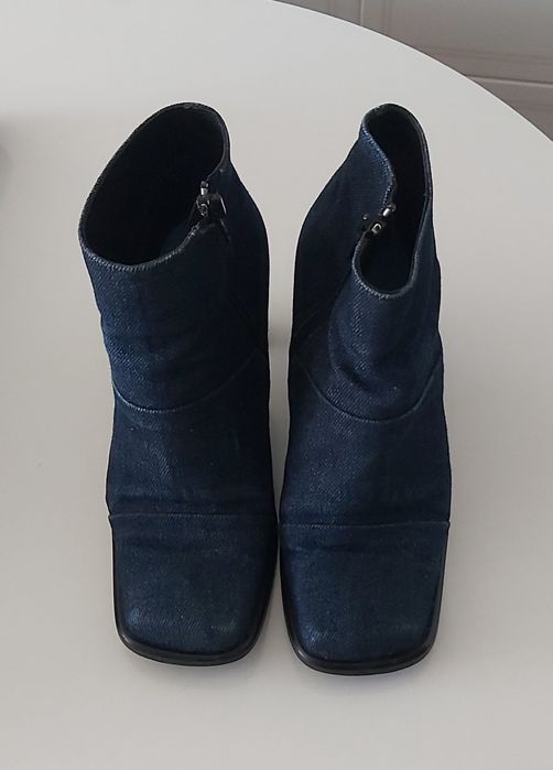 Botas de ganga escura com salto médio. T37