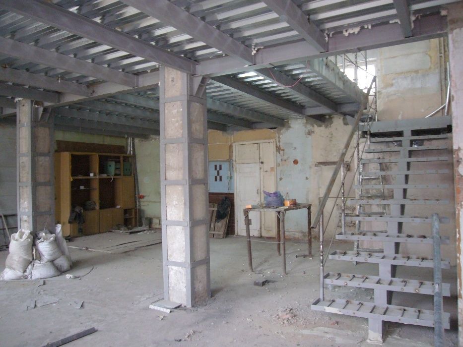 Гибка профильных, круглых труб, арматуры, каркасов мебели.