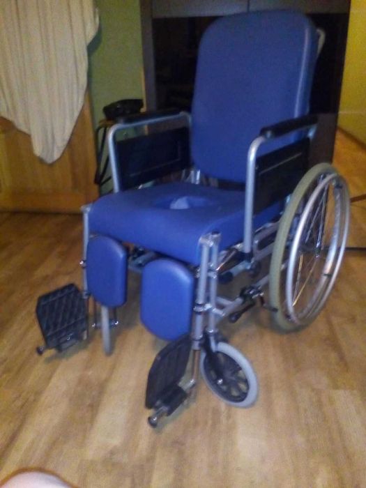 Крісло інвалідне санітарне
