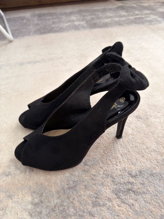 Buty na obcasie szpilki damskie czarne zamszowe DeeZee r. 39